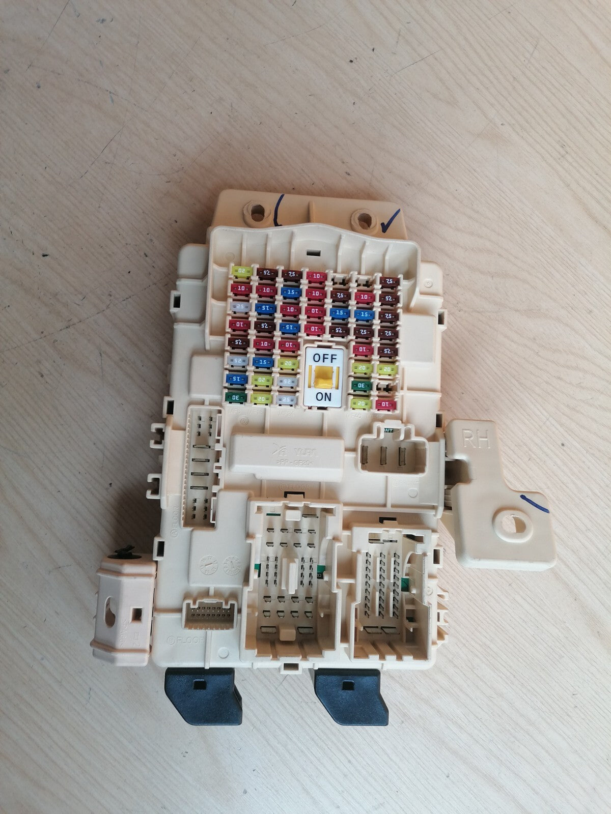 KIA SOUL MK2 1.6 PETROL 2016 FUSE BOX 91950B2562 X00 - Image 3