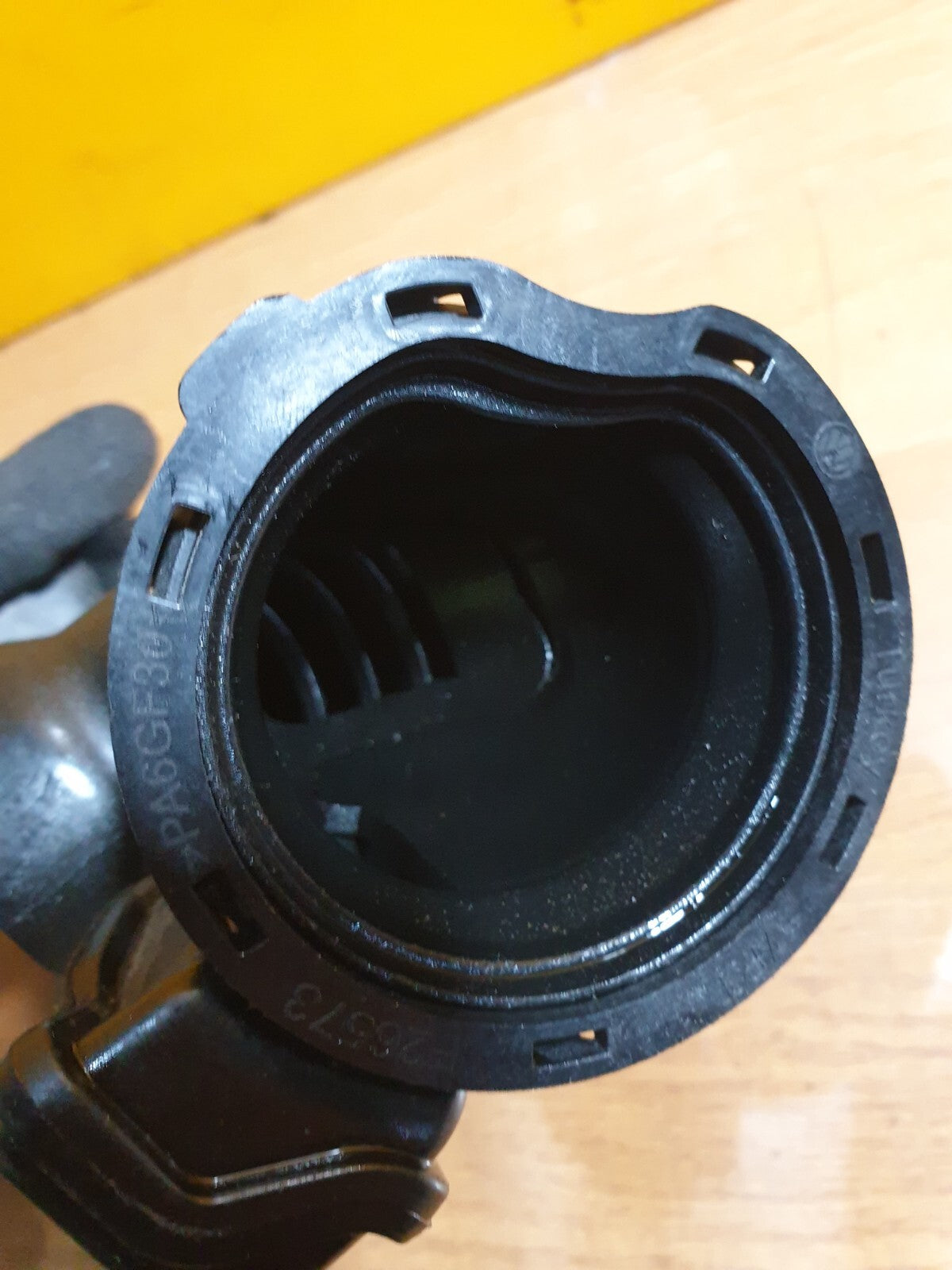 ✅SKODA FABIA MONTE CARLO 1.0 PETROL 2018 TURBO AIR INTAKE ELBOW PIPE 04C129656L - Image 11