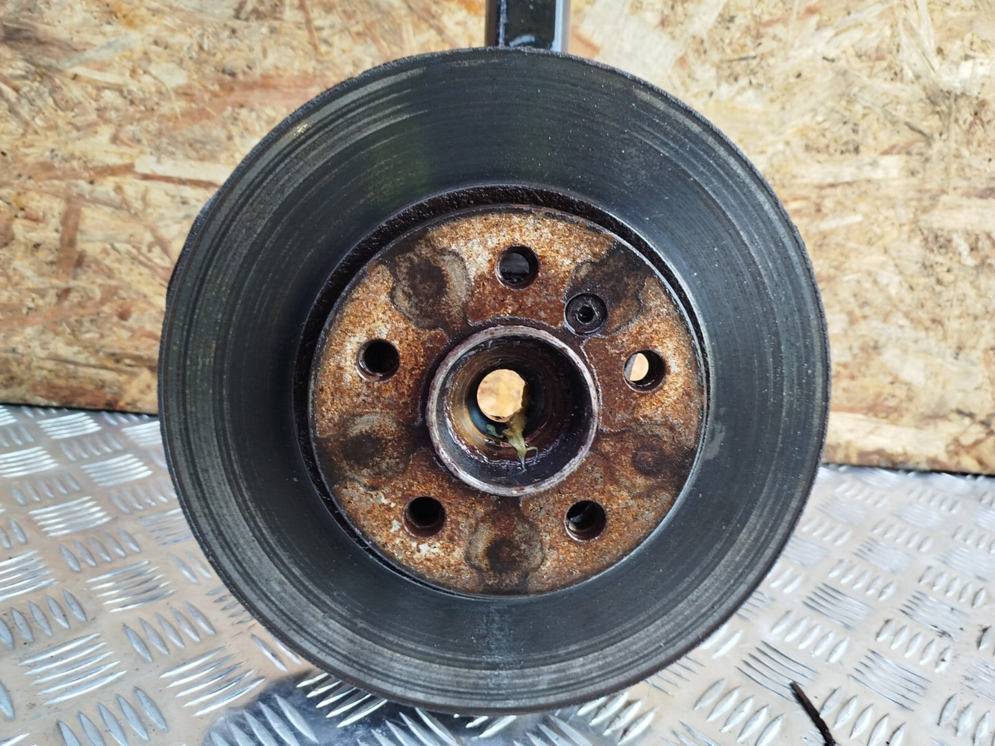 ✅BMW 2 Series F45 216D Luxury 2017 1.5 Diesel FRONT RIGHT SUSPENSION LEG HUB - Image 2