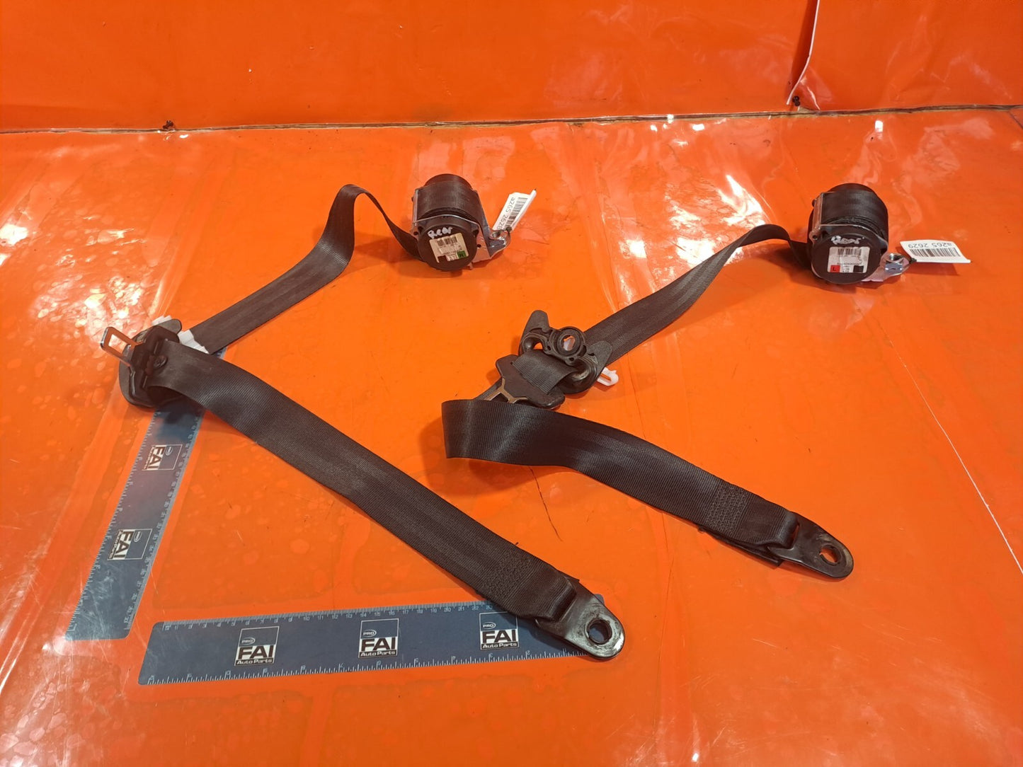 ✅2010 LAND ROVER DISCOVERY 4 L319 REAR SEAT BELTS PAIR + WARRANTY A265 - Image 4