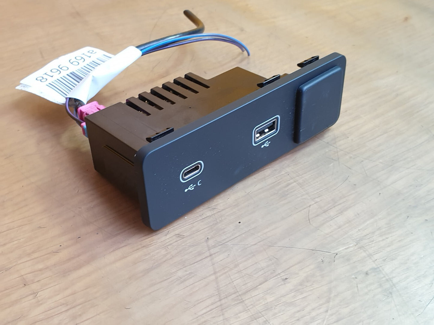 ✅2022 RANGE ROVER EVOQUE L551 USB PORT SOCKET L8B2-19E110-CD + WARRANTY A169 - Image 2