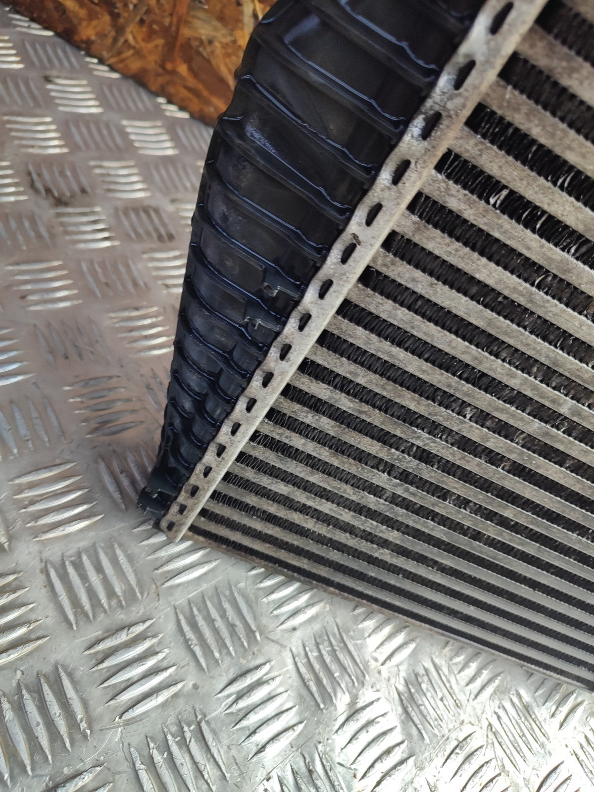 ✅2009 AUDI Q7 4L S LINE INTERCOOLER RADIATOR 7L6145803C + WARRANTY - Image 3