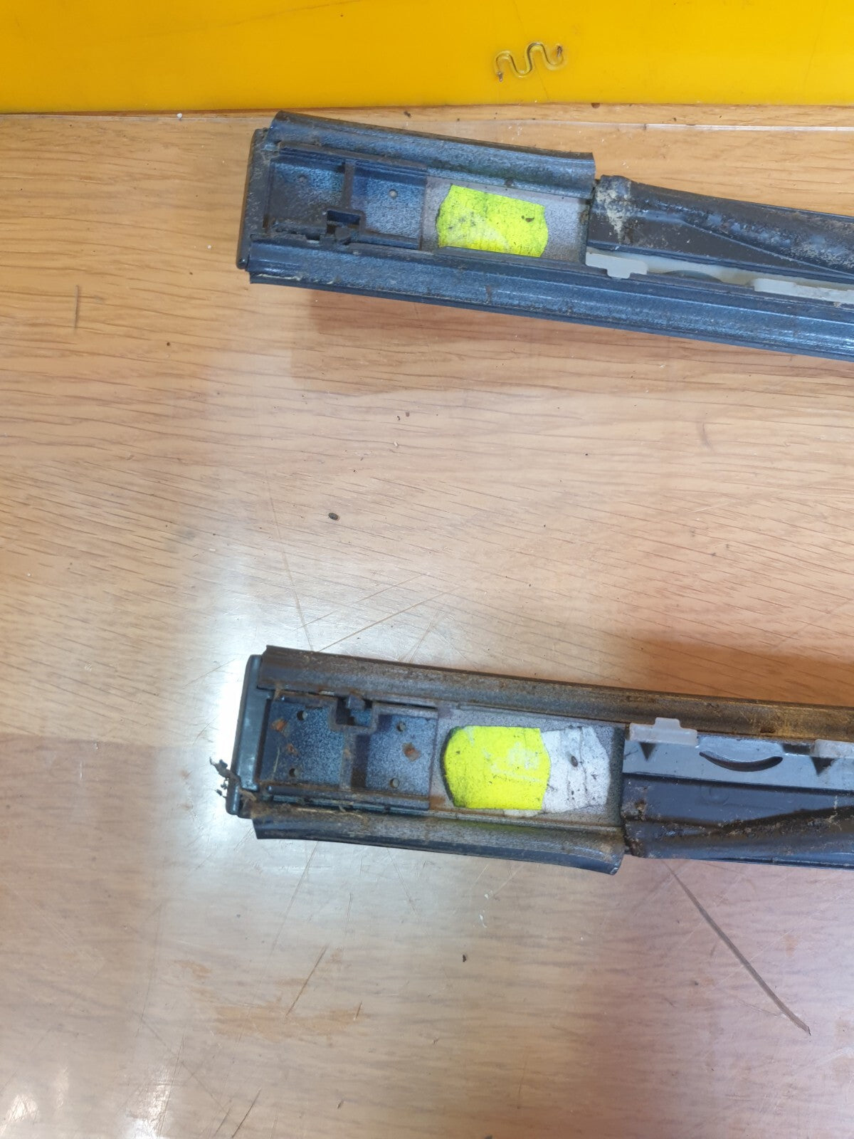 ✅2014 BMW 5 SERIES F11 4.4P WINDSCREEN MOULDING TRIM PAIR 7362463 7362464 A153 - Image 5