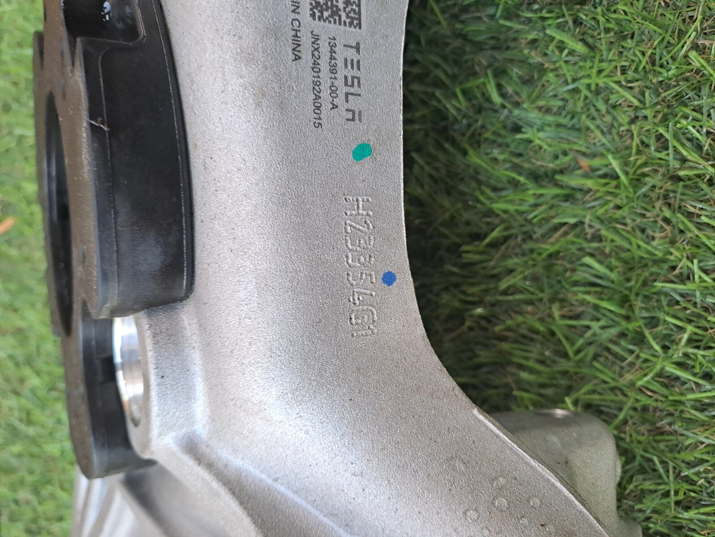 2024 TESLA MODEL 3 LONG FRONT LEFT STRUT UPPER HOLDER 1044032-00-C A207 - Image 7
