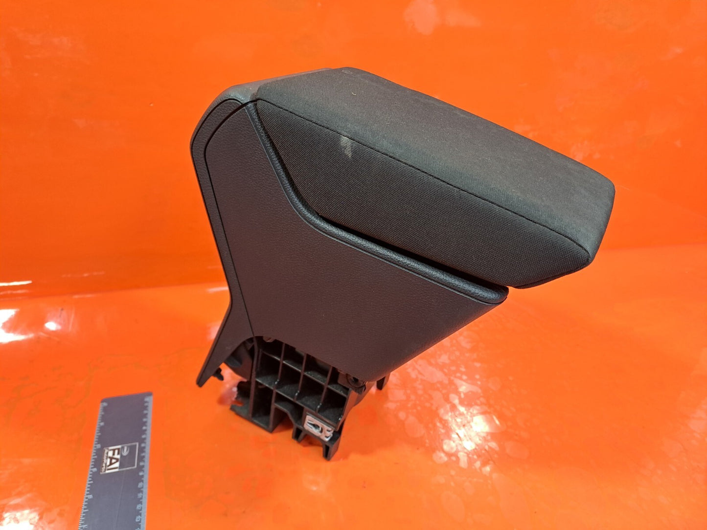 2023 VW TAIGO LIFE 1.0P CENTRE CONSOLE ARMREST 6F0864207AD + WARRANTY A219 - Image 2
