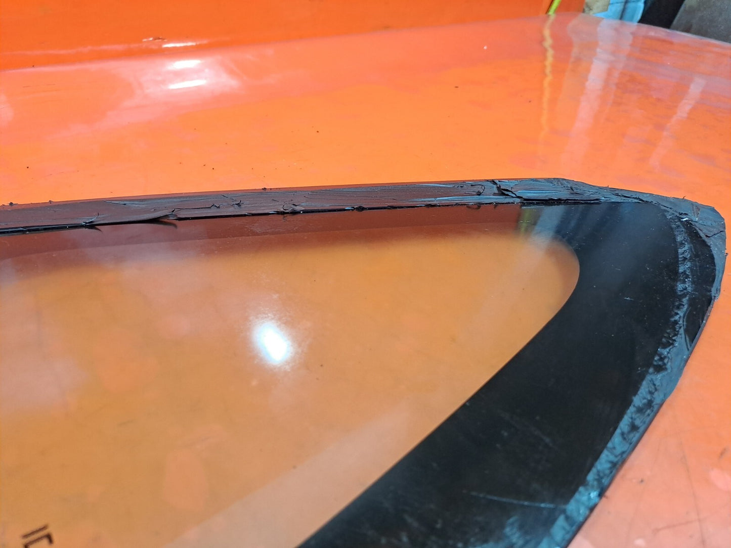 TESLA MODEL 3 LONG 2024 REAR LEFT QUARTER WINDOW GLASS 43R-011570 1910989-00-C - Image 12