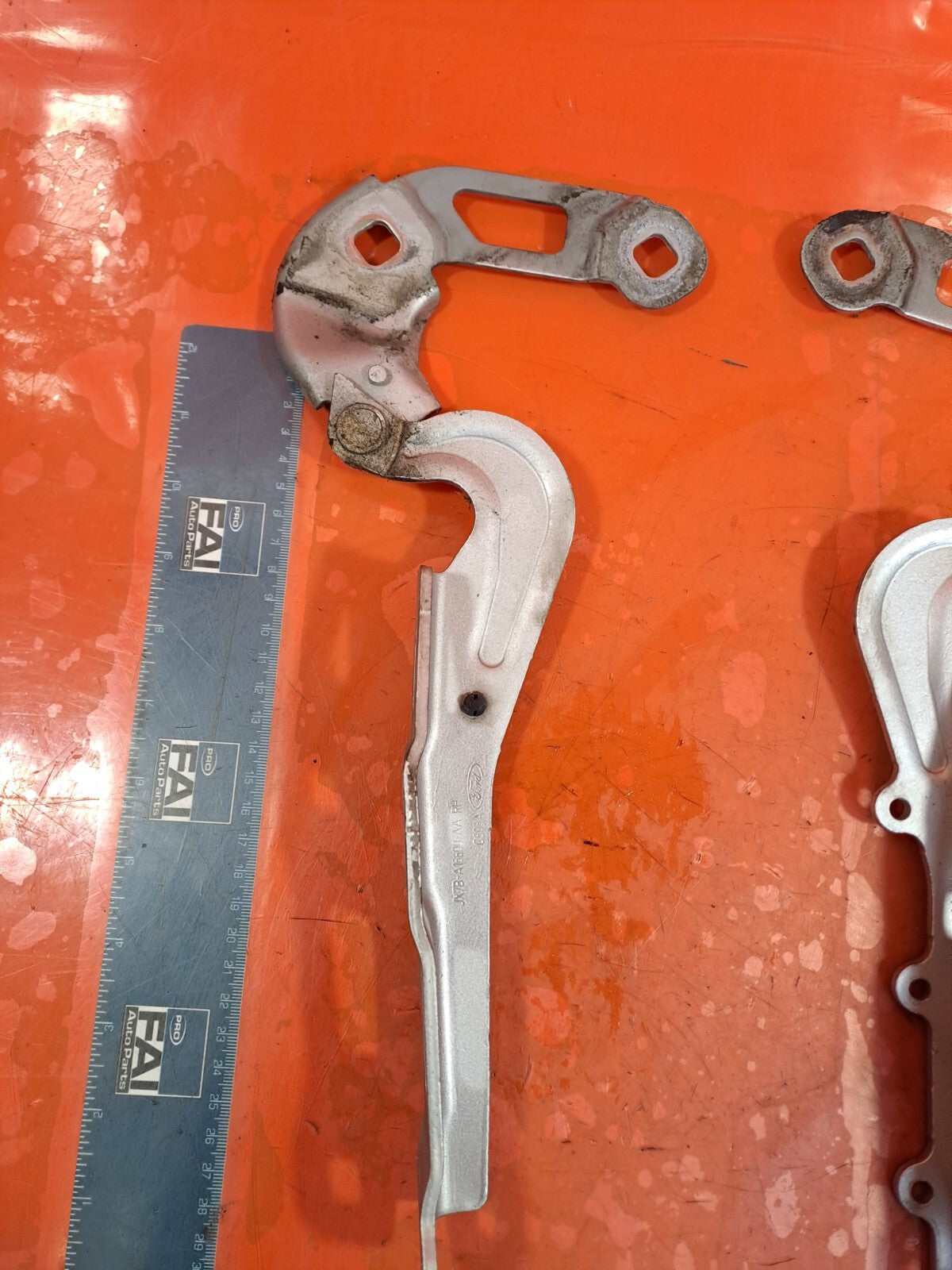 ✅Ford Focus (C 51) 2018 1.5 Diesel BONNET HINGES JX7B-A16800-AA JX7B-A16801-AA - Image 5
