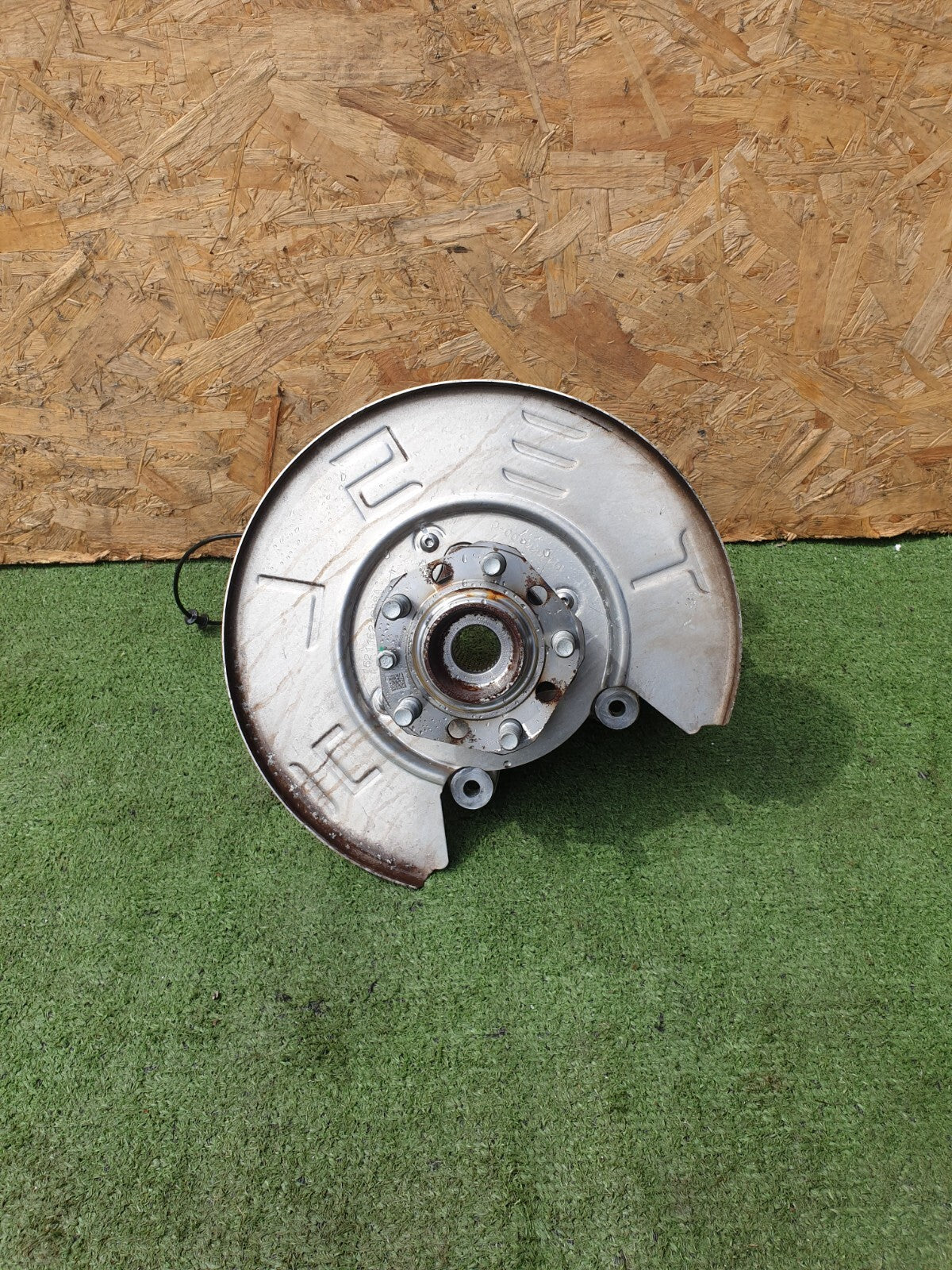 ✅2022 TESLA MODEL Y REAR RIGHT WHEEL HUB 1044666-00-C + WARRANTY A172 - Image 1