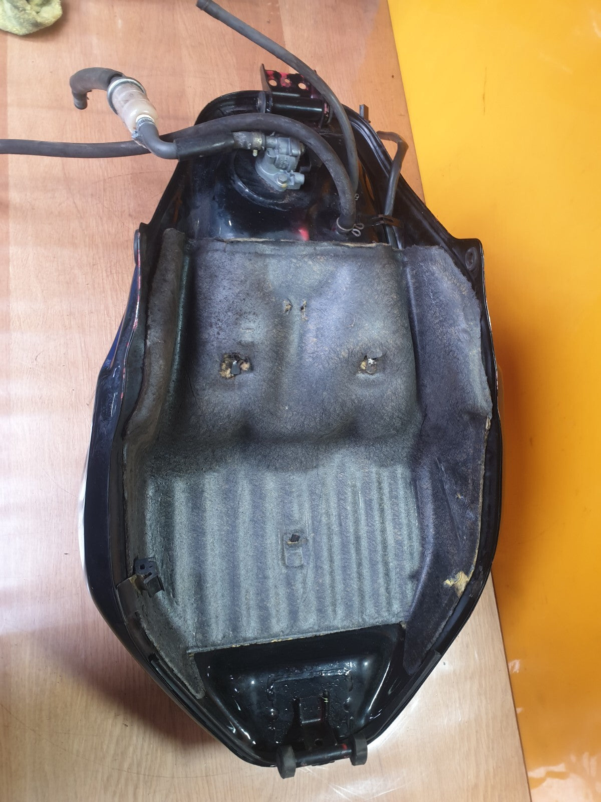 HONDA VFR 750 1995 PETROL FUEL TANK Warranty A182 - Image 9