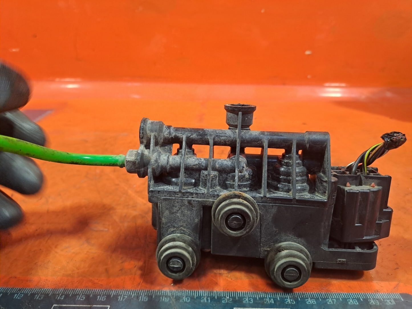 ✅2011 LAND ROVER DISCOVERY 4 L319 3.0D AIR SUSPENSION VALVE SOLENOID A239 - Image 3