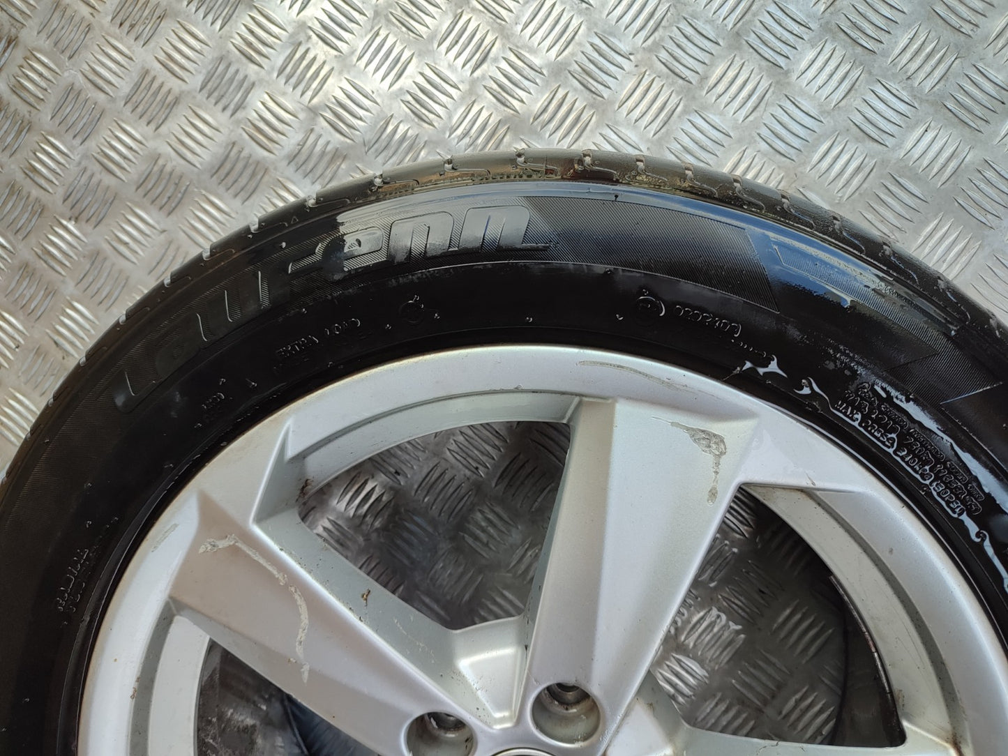 ✅AUDI Q2 S-LINE 1.4 PETROL 2017 ALLOY WHEEL & TYRE 215/55 ZR17 81A601025B A134 - Image 5