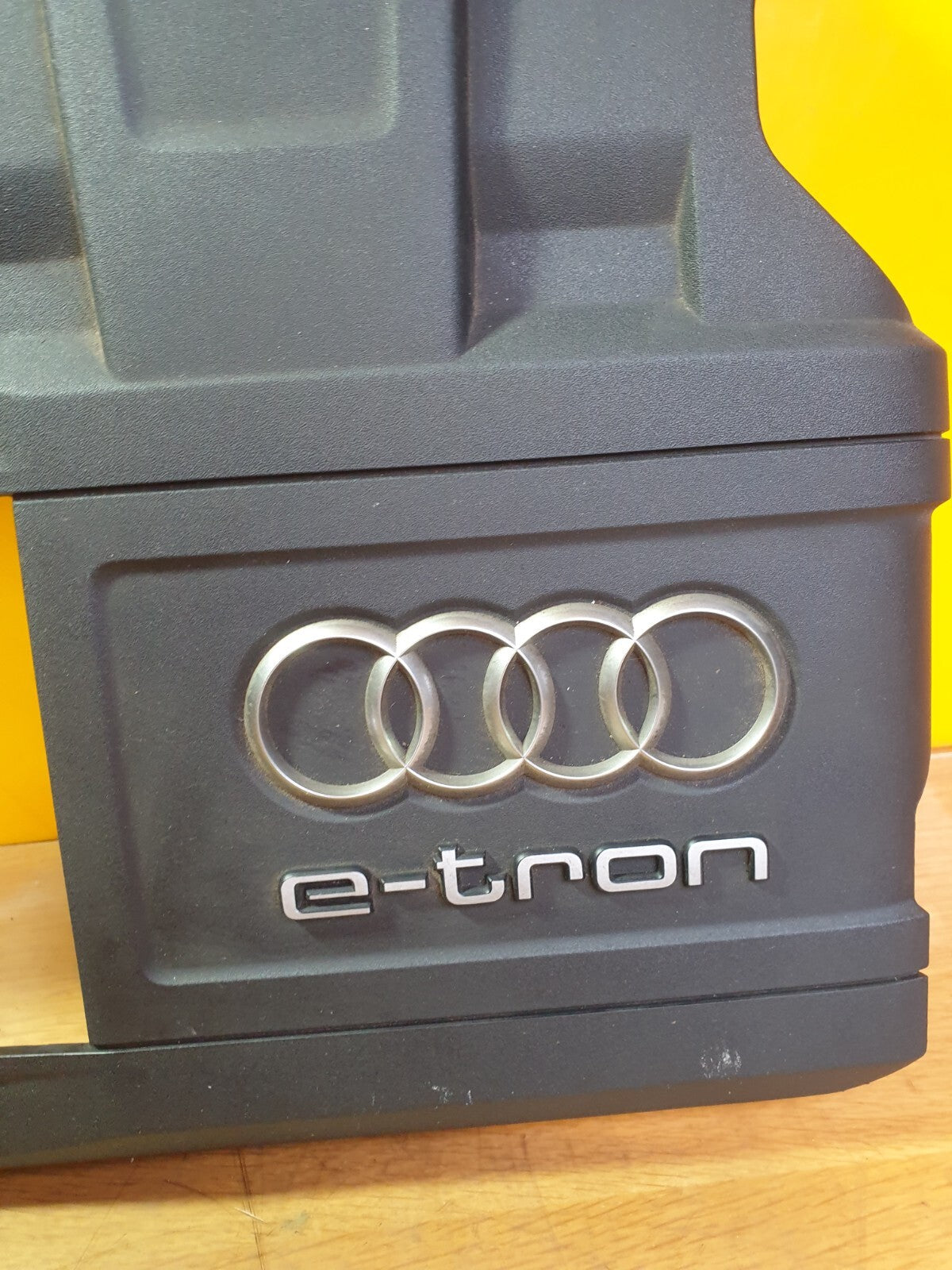 ✅AUDI A3 E-TRON 1.4 PETROL 2015 ENGINE TOP COVER 04E103925C Warranty A204 - Image 9