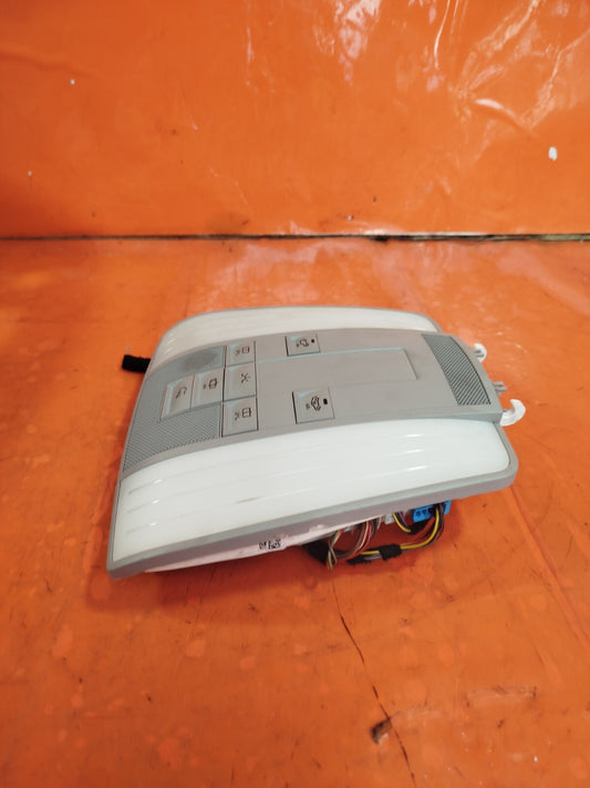 ✅2011 MERCEDES E CLASS W212 INTERIOR FRONT ROOF READING LIGHT A2129064301 A269 - Image 2