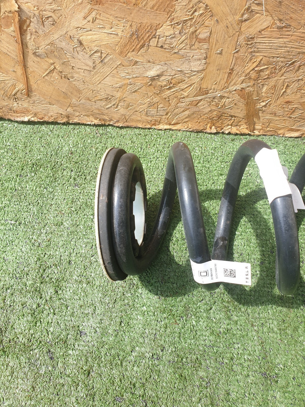 ✅2022 TESLA MODEL Y REAR LEFT/RIGHT SIDE COIL SPRING 1188474-00-B +WARRANTY A172 - Image 2