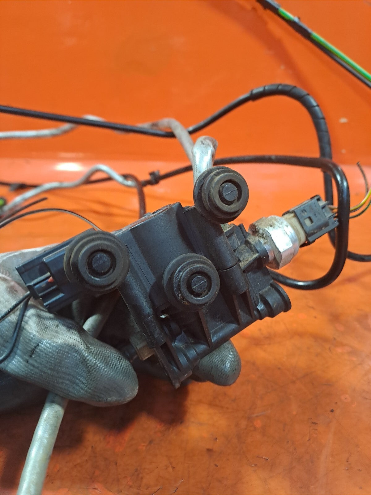 ✅2011 LAND ROVER DISCOVERY 4 L319 3.0D AIR SUSPENSION VALVE BLOCK +WARRANTY A239 - Image 3
