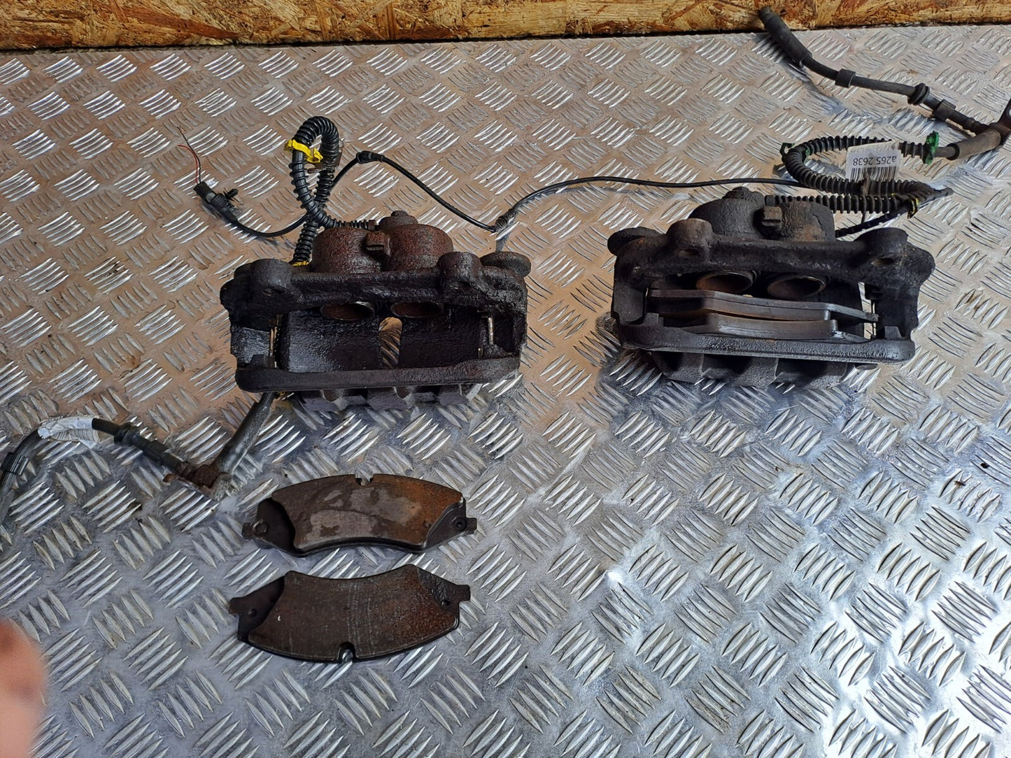 ✅2010 LAND ROVER DISCOVERY 4 L319 FRONT BRAKE CALIPERS PAIR + WARRANTY - Image 2