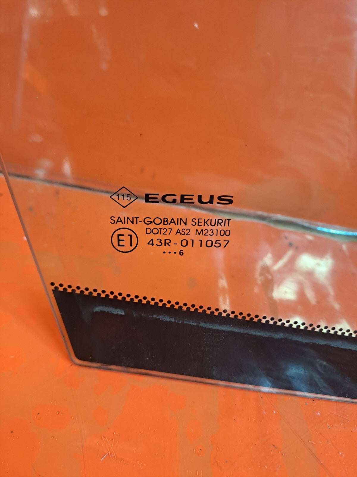 ✅RENAULT TRAFIC MK3 Sl27 1.6 DIESEL 2016 FRONT RIGHT DOOR QUARTER WINDOW GLASS - Image 5