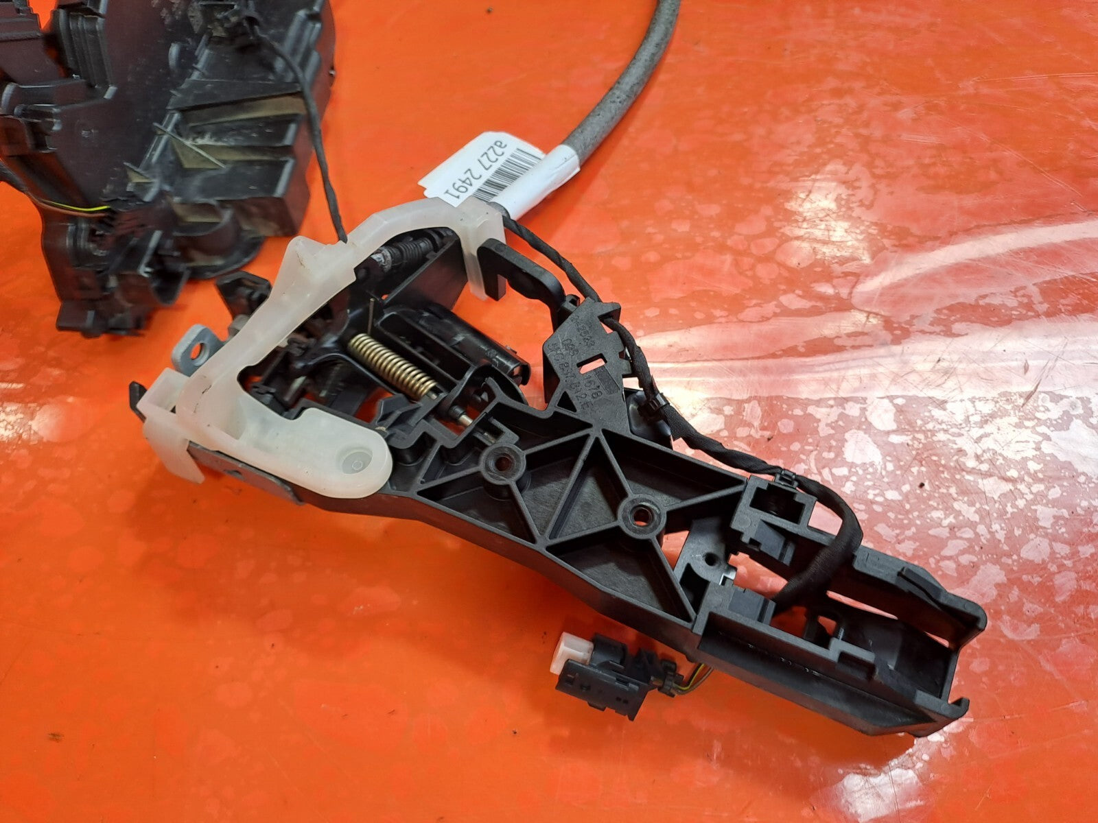 Cupra Leon VZ2 2023 1.4 Petrol FRONT RIGHT DOOR LOCK MECHANISM C6D-5TC837016D - Image 9
