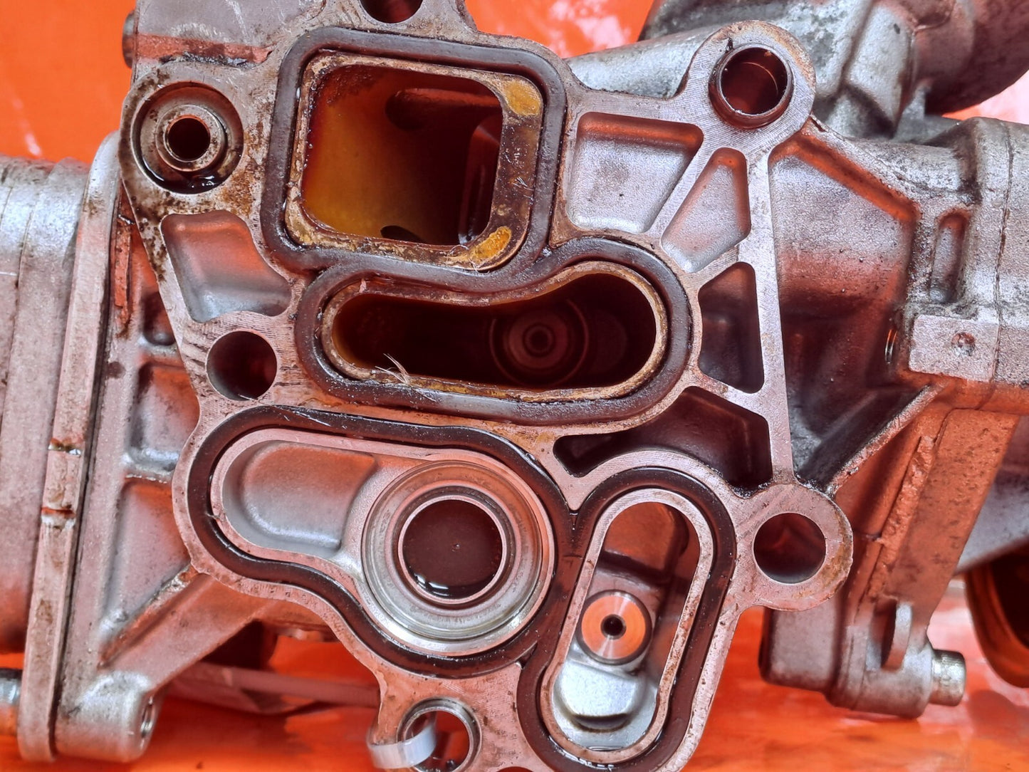 ✅2016 SSANGYONG TIVOLI ElX 1.6D WATER PUMP OIL FILTER HOUSING A6731800065 A279 - Image 3