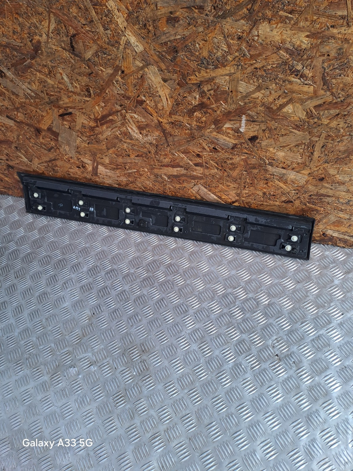 ✅Land Rover Discovery Sport Se Tech Td4 2.0 D 2016 FRONT RIGHT DOOR MOULDING - Image 10