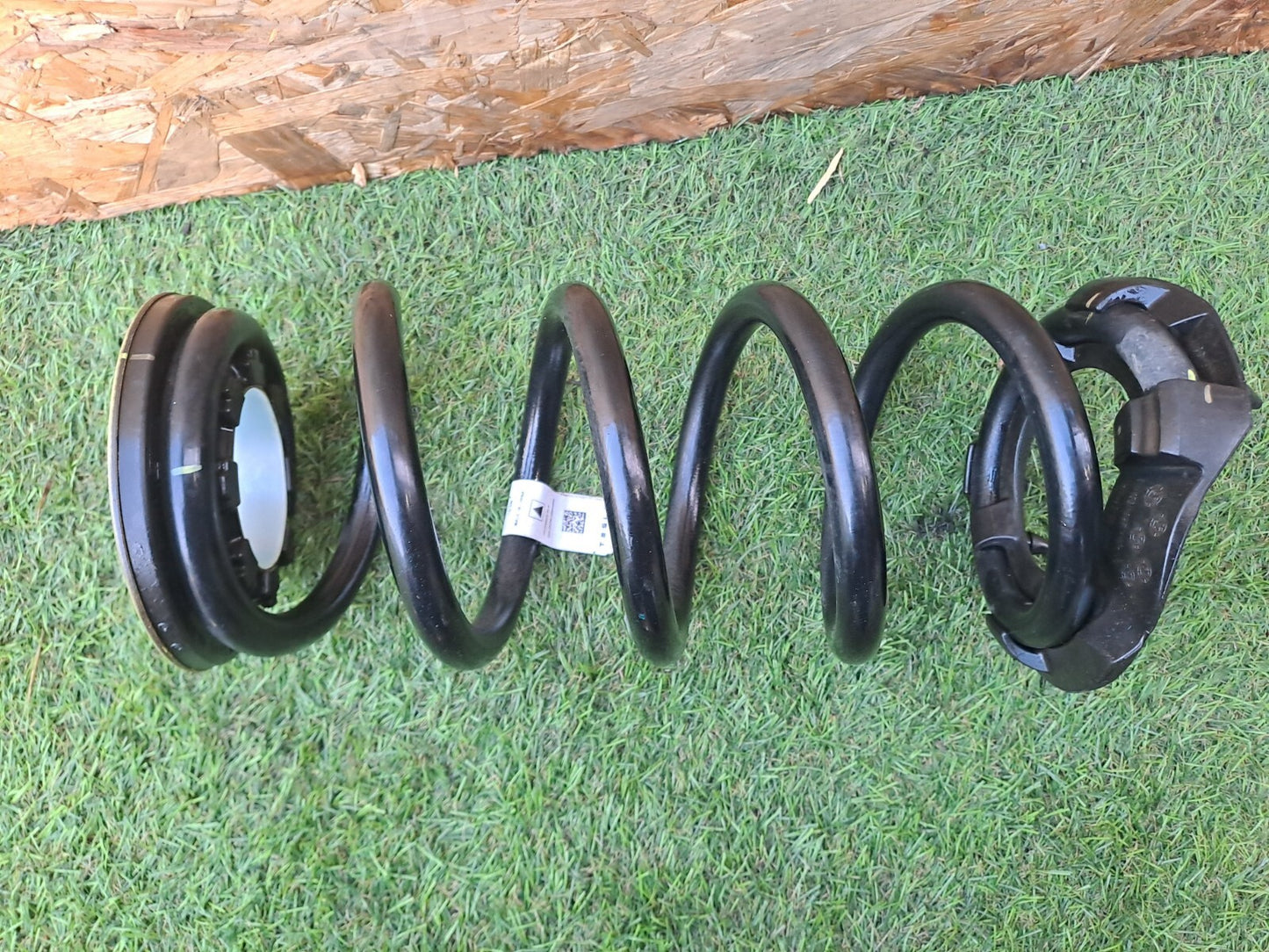 2024 TESLA MODEL 3 LONG REAR RIGHT COIL SPRING 1344472-00-B + WARRANTY A207 - Image 10