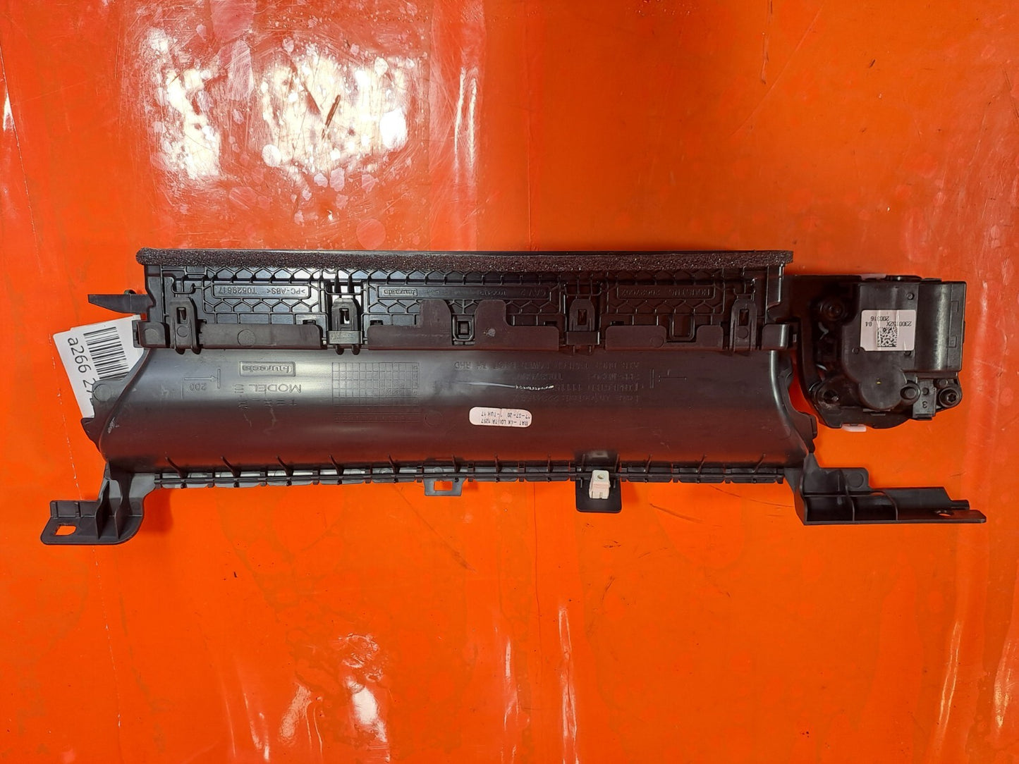 ✅2020 TESLA MODEL 3 LEFT PASSENGER SIDE DASHBOARD INNER AIR VENT 1111596-00-B - Image 2