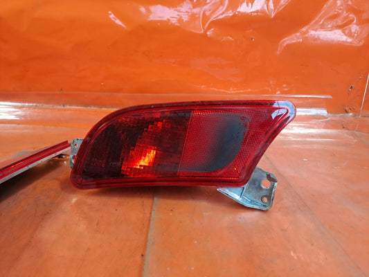 ✅FORD KUGA ST-LINE 2.5 PETROL 2025 REAR BUMPER REFLECTOR LIGHT PAIR LV4B13B415AC - Image 2