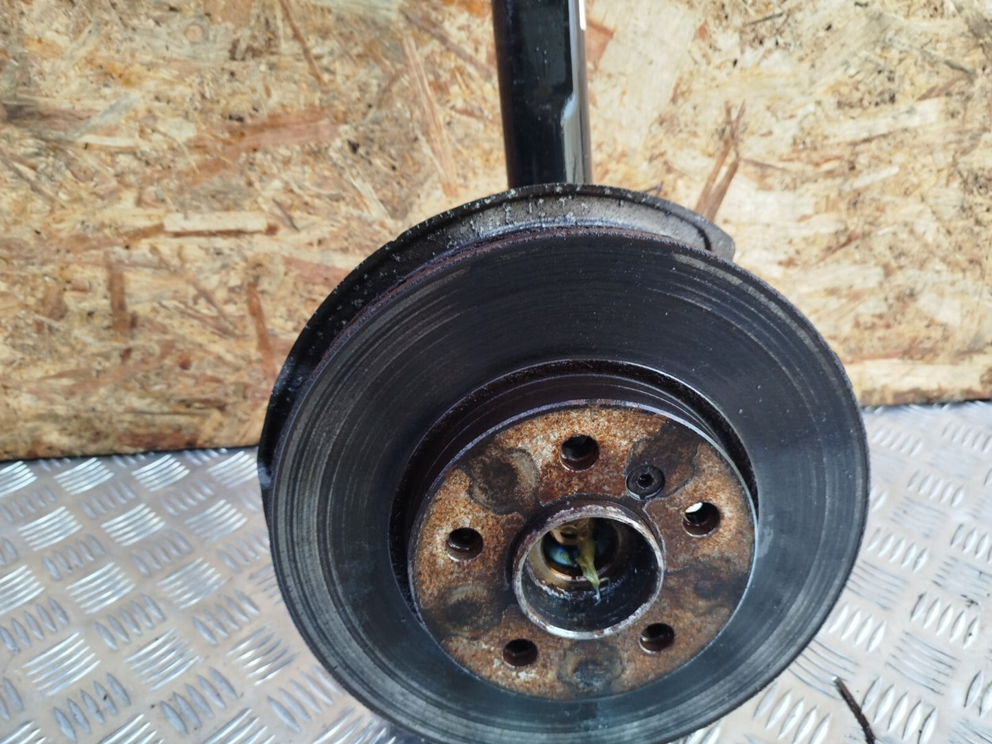 ✅BMW 2 Series F45 216D Luxury 2017 1.5 Diesel FRONT RIGHT SUSPENSION LEG HUB - Image 3