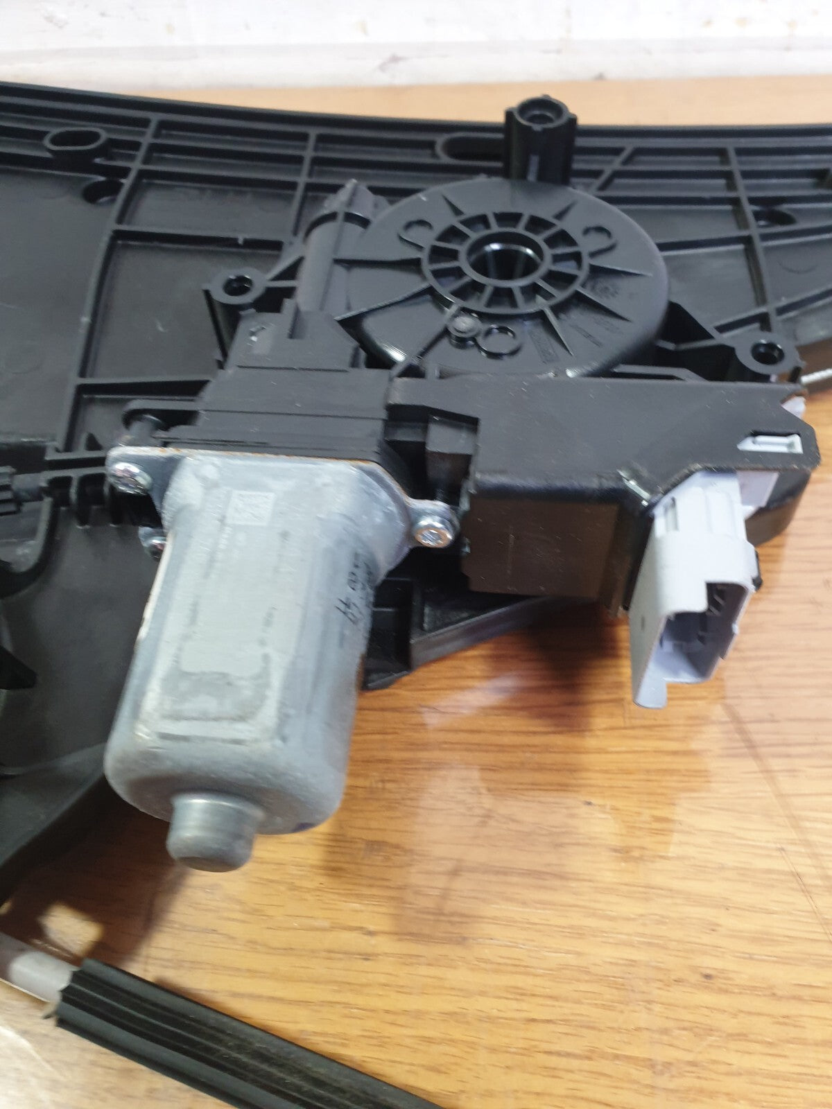 2020 PEUGEOT 208 ALLURE EV FRONT LEFT DOOR WINDOW REGULATOR + WARRANTY A197 - Image 10