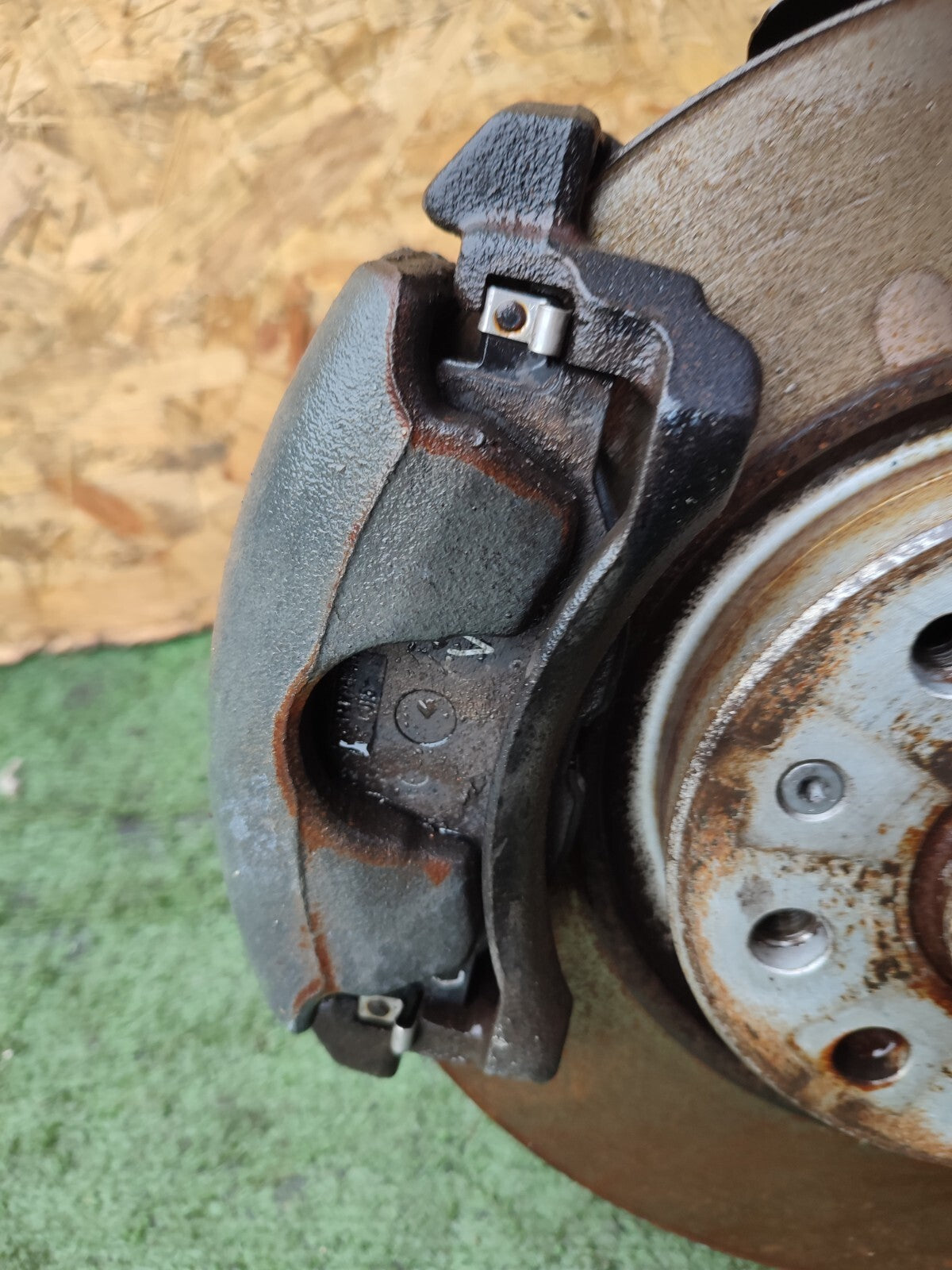 ✅Audi A3 E-Tron 2015 1.4 Petrol FRONT LEFT SUSPENSION LEG HUB 5Q0407251A A204 - Image 5