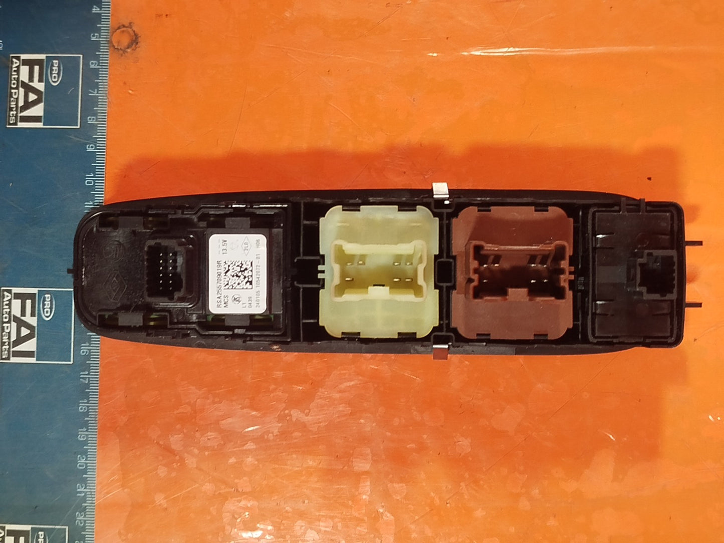 ✅2024 DACIA DUSTER JOURNEY FRONT RIGHT WINDOW SWITCH 255709019R + WARRANTY A364 - Image 12