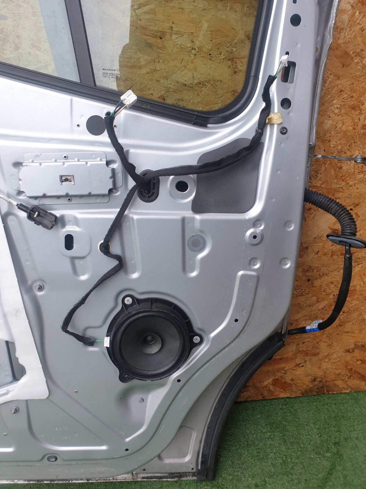 2016 Renault Trafic MK3 F82 Front Left Passenger Door Silver Warranty A158 - Image 12