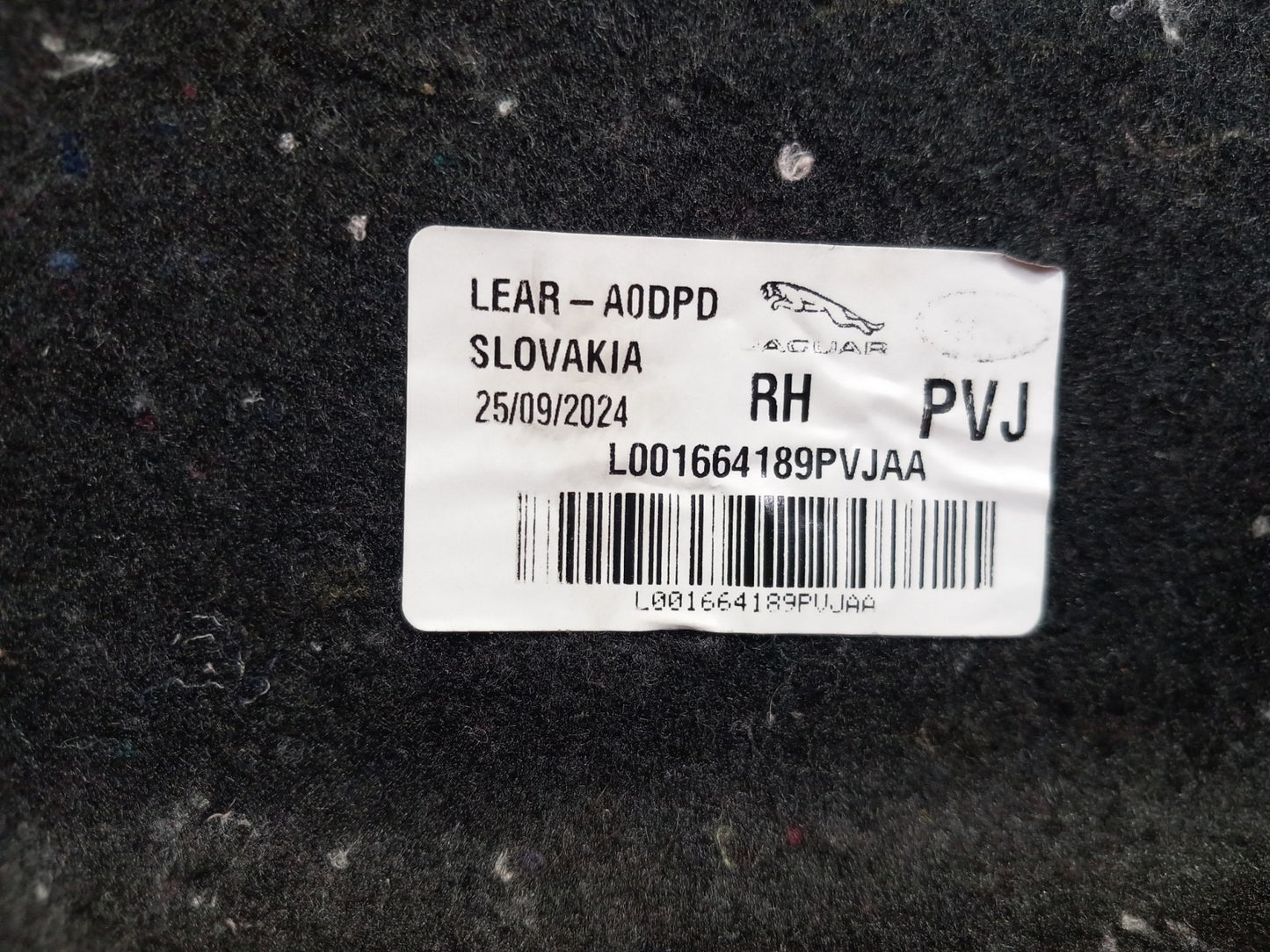 Land Rover Defender L663 3.0 Diesel 2025 Front Right Back Seat Cover L001664189 - Image 12
