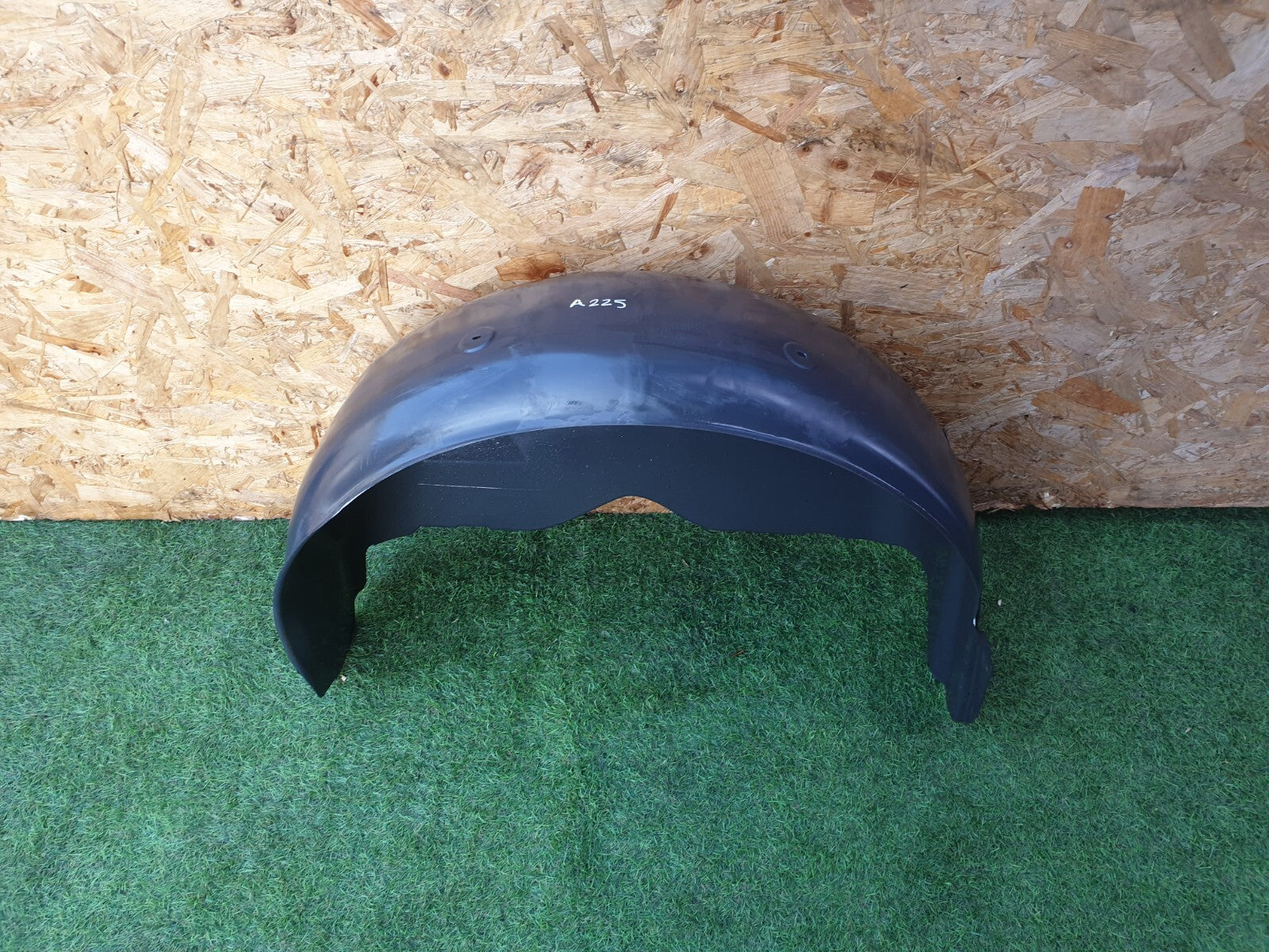 VW TRANSPORTER T6 2.0 DIESEL 2016 REAR LEFT WHEEL ARCH LINER SPLASH GUARD A225 - Image 1