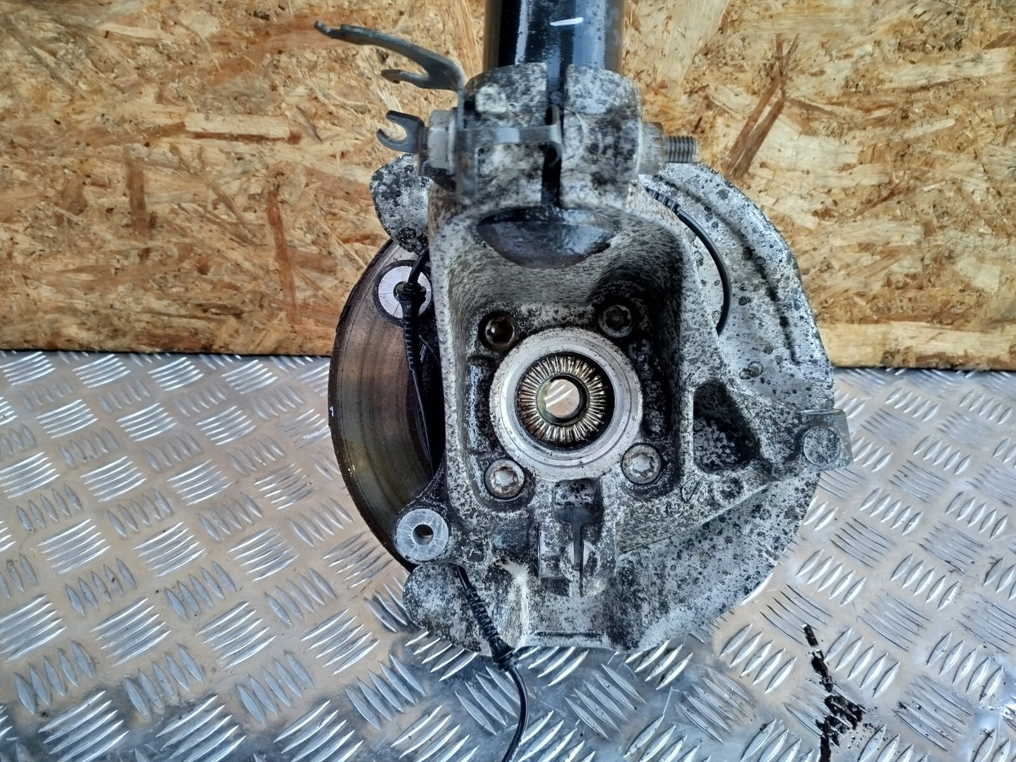 ✅BMW 2 Series F45 216D Luxury 2017 1.5 Diesel FRONT RIGHT SUSPENSION LEG HUB - Image 12