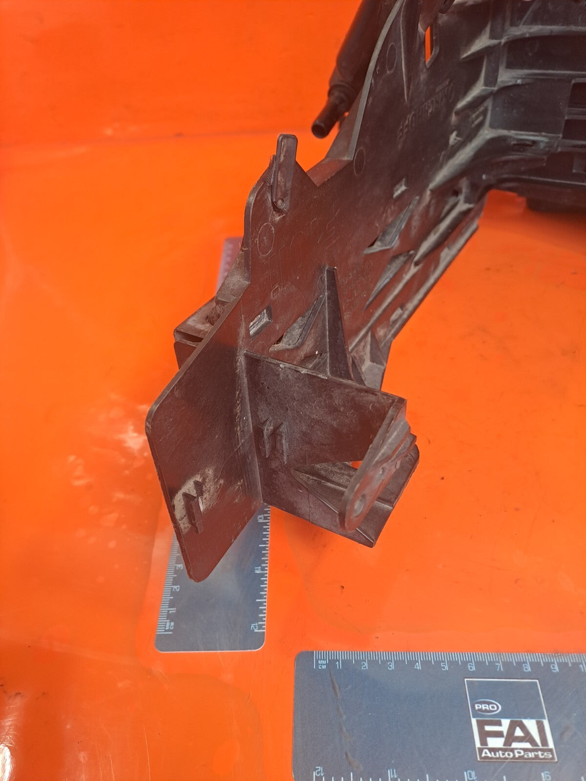 ✅2014 BMW 5 SERIES F11 4.4P FRONT LEFT HEADLIGHT BRACKET & BONNET LOCK 7200793 - Image 5