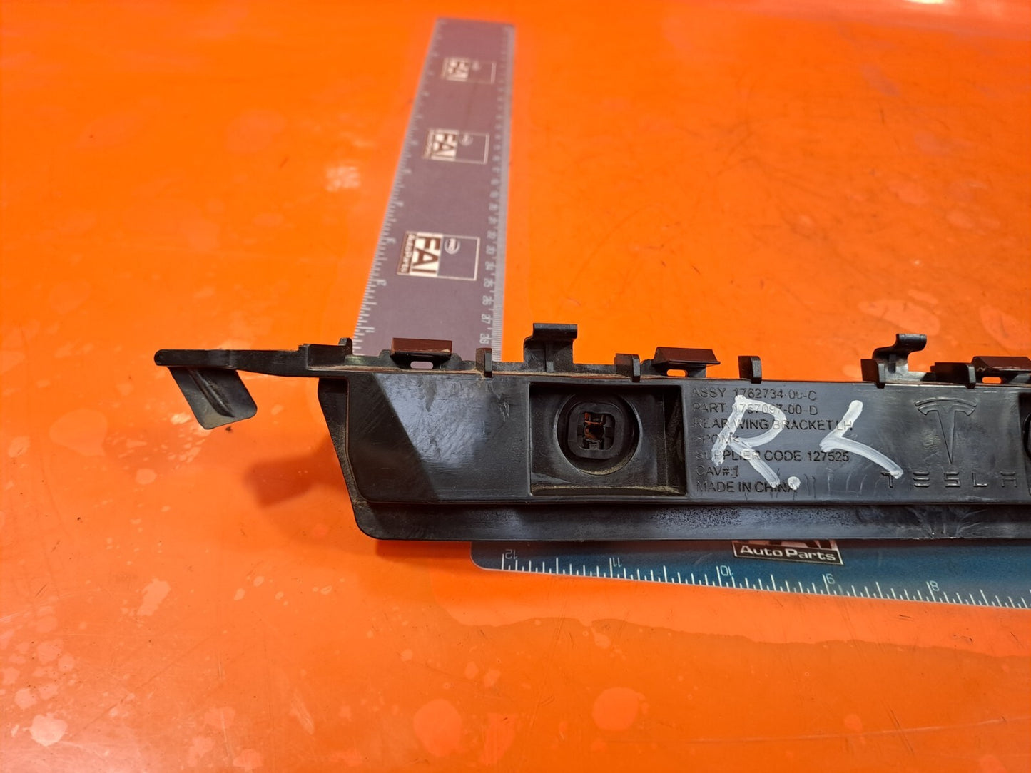 TESLA MODEL 3 LONG 2024 REAR LEFT WING SUPPORT BRACKET 1762734-00-C 1757097-00-D - Image 2