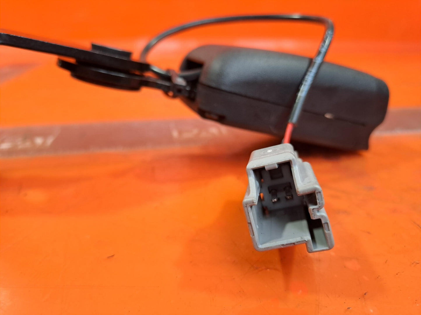 TESLA MODEL 3 LONG 2024 REAR LEFT SEAT BELT BUCKLE 1857740-C1-C Warranty A207 - Image 7