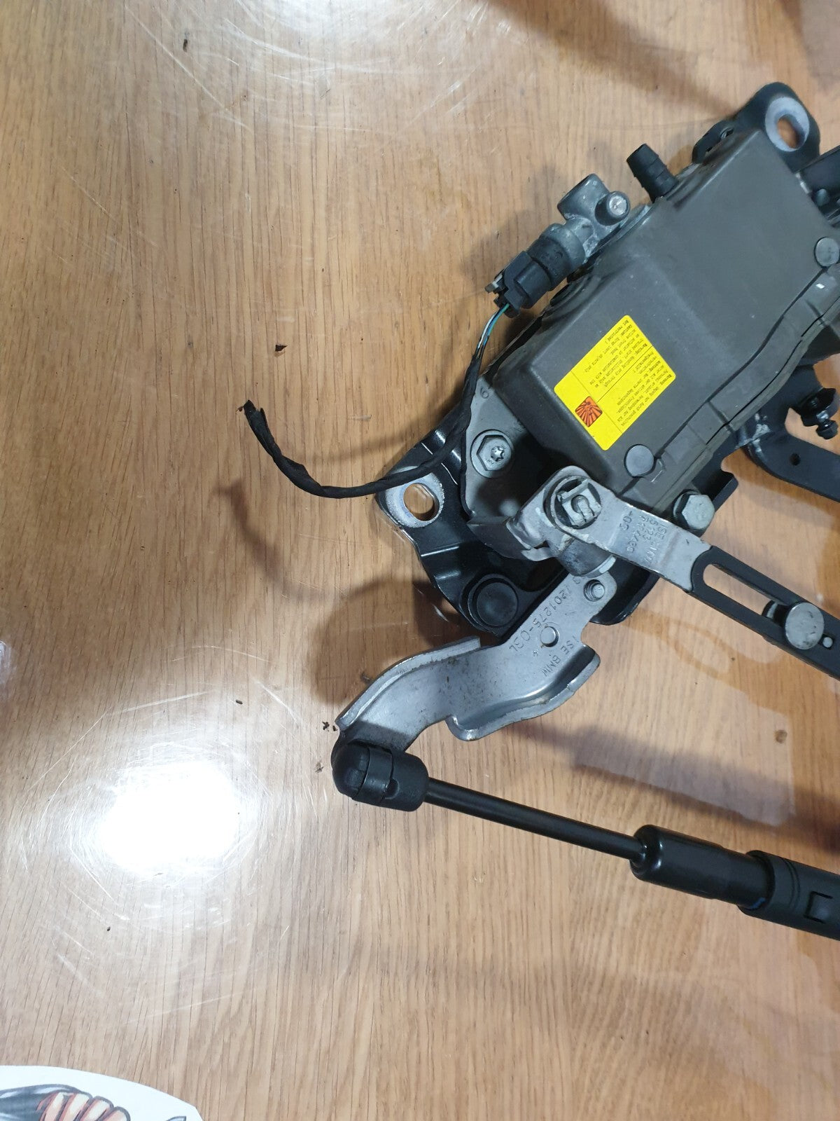 2010 BMW 5 SERIES F11 2.0D BONNET HINGE & ACTUATOR SET 7191050 7191049 A216 - Image 2
