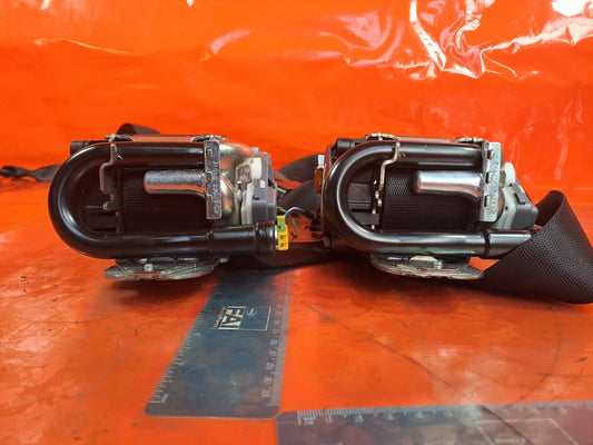 ✅2009 MERCEDES E CLASS W212 SEAT BELT FRONT LEFT & RIGHT PAIR A2128606585 A314 - Image 2