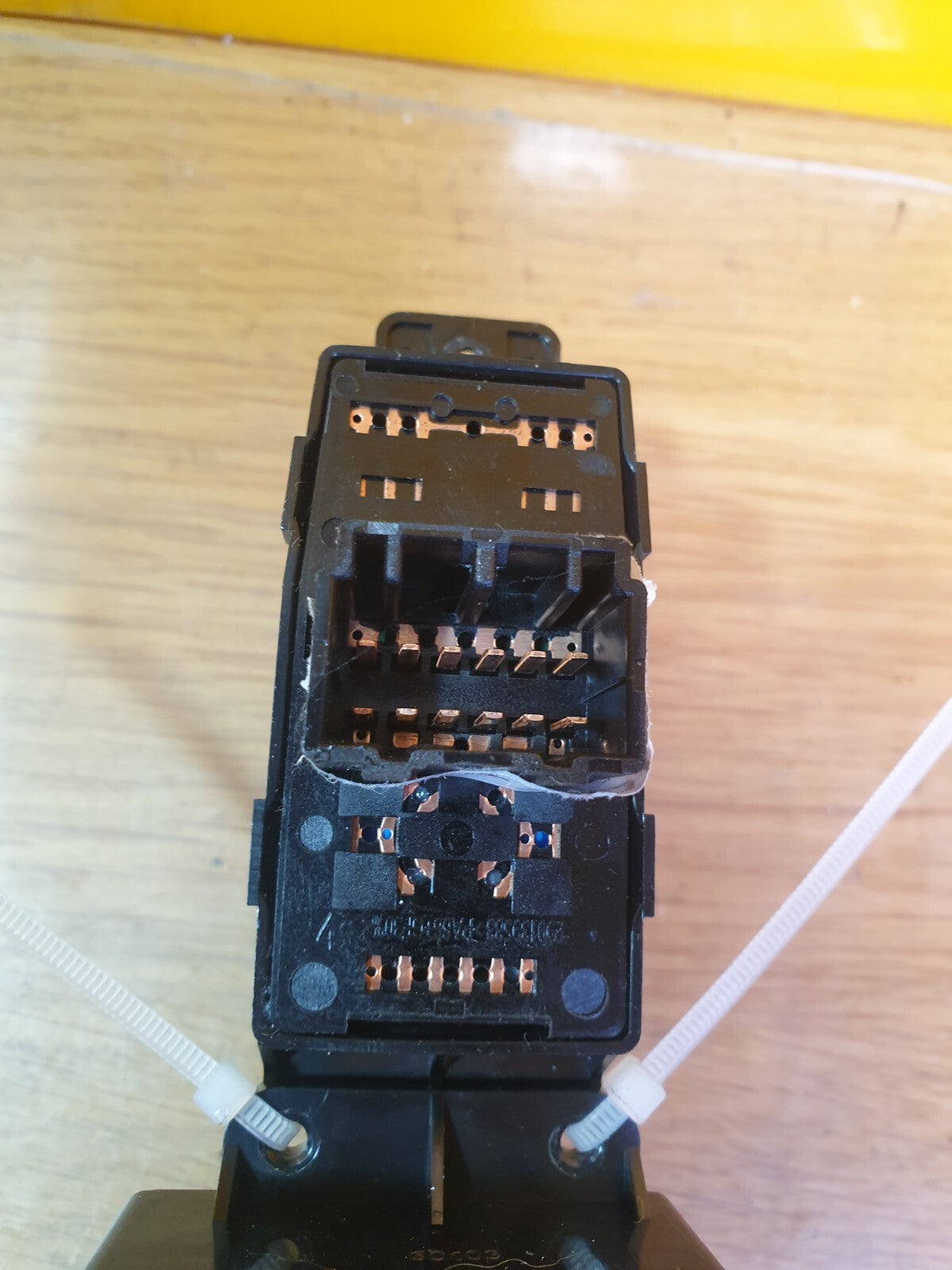 ✅2016 SSANGYONG TIVOLI XLV FRONT RIGHT ELECTRIC WINDOW SWITCH 85812-35000 A163 - Image 10