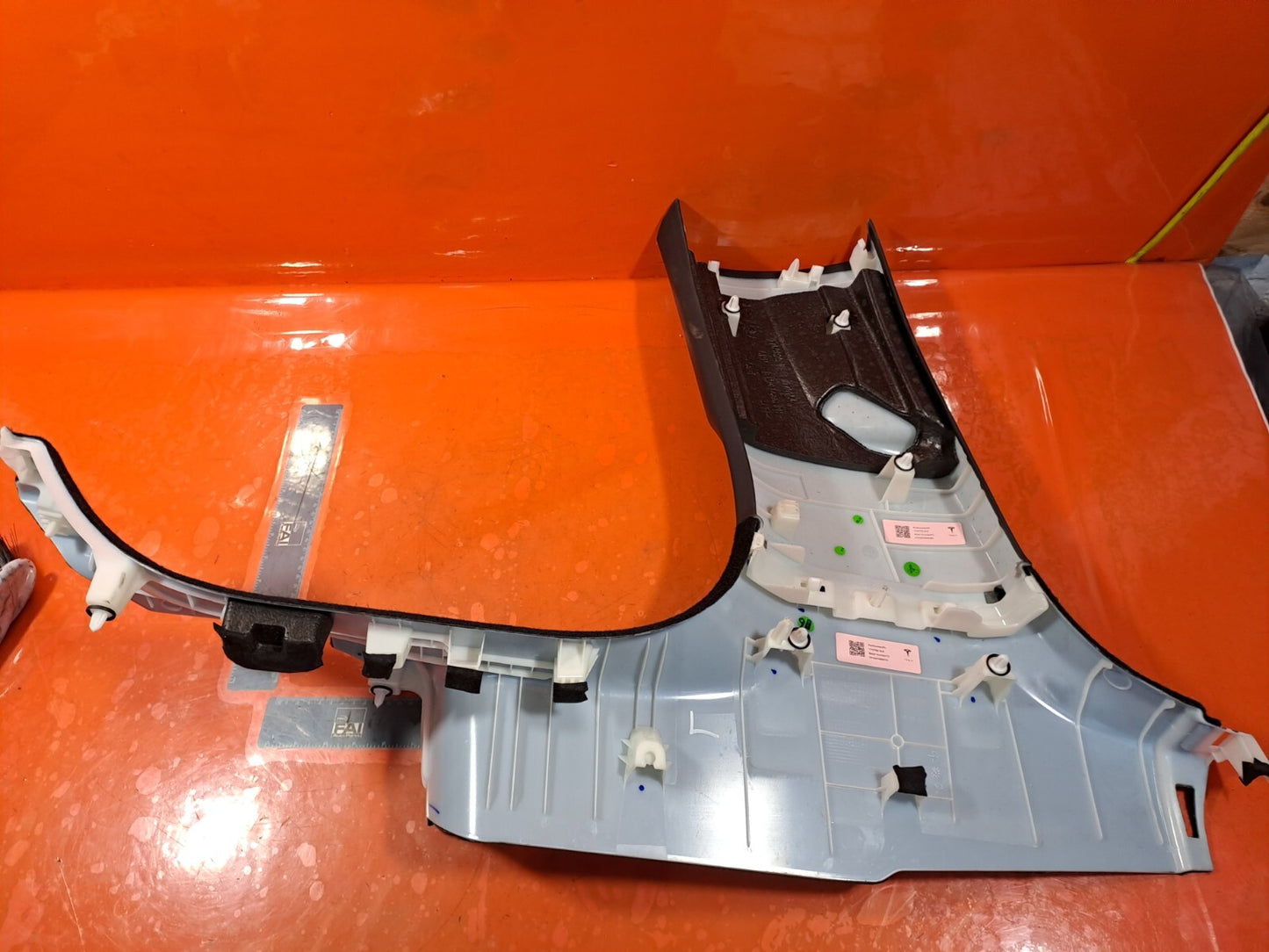 TESLA MODEL 3 LONG 2024 RIGHT SIDE LOWER B PILLAR COVER TRIM 1733762-10-D A207 - Image 12