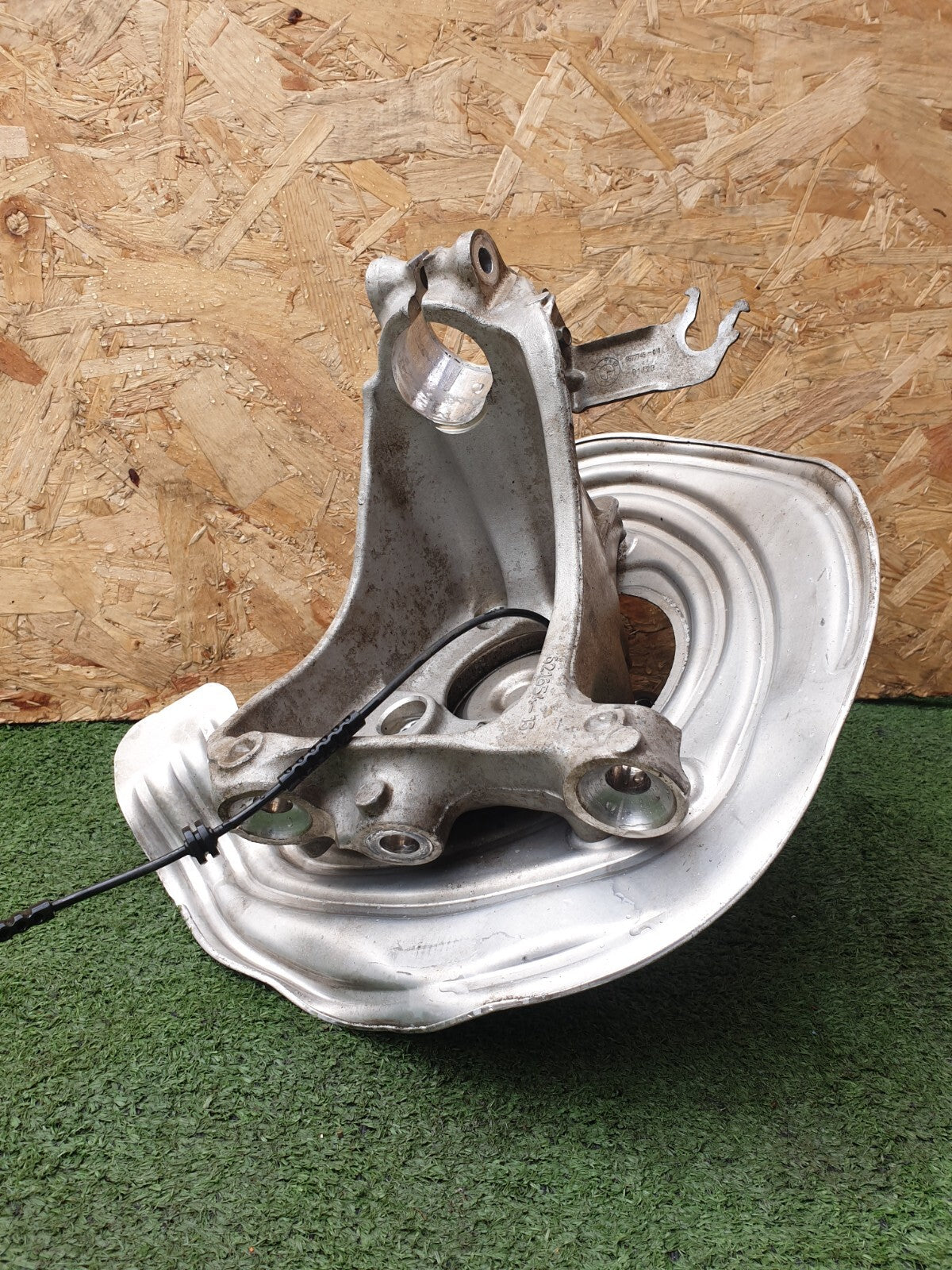 BMW Z4 G29 sDrive20i 2.0 PETROL 2023 FRONT LEFT WHEEL HUB SPINDLE 6871337 621654 - Image 5