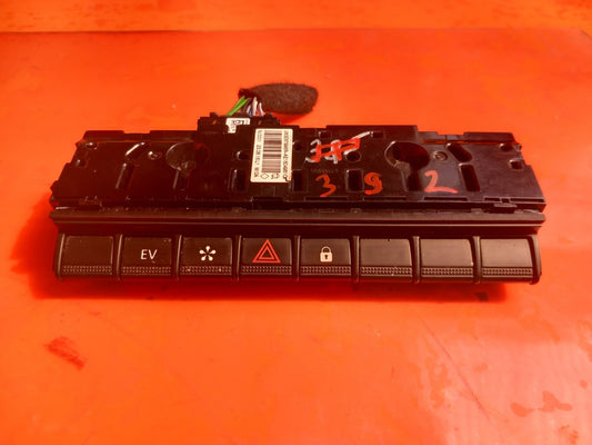 Renault Captur 1.6 Petrol 2023 Hazard Light Switch 283E87996R Warranty A392 - Image 2