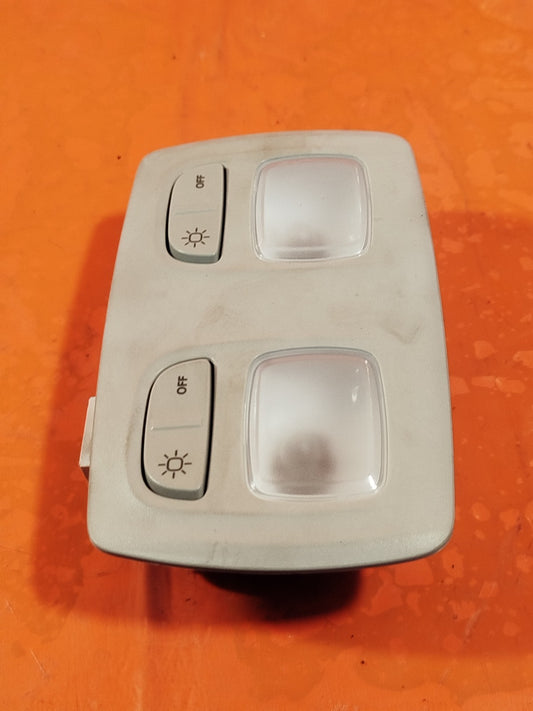 ✅2024 DACIA DUSTER JOURNEY FRONT ROOF INTERIOR READING LIGHT 264302900R A364 - Image 2