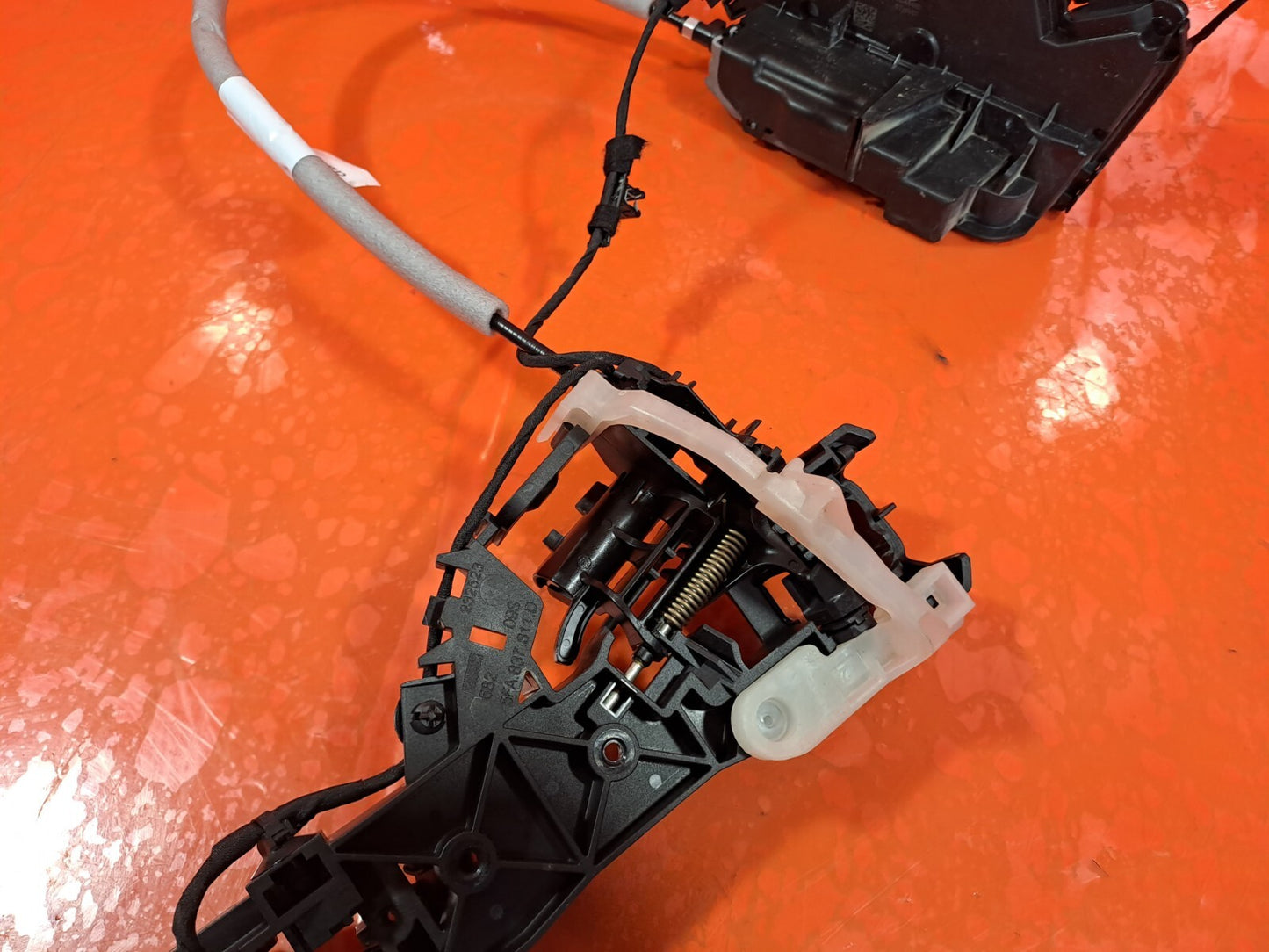 Cupra Leon VZ2 2023 1.4 Petrol FRONT LEFT DOOR LOCK MECHANISM C5D-5TC837015D - Image 3