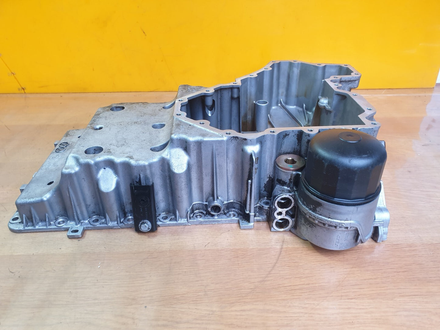 ✅2014 BMW 5 SERIES F11 4.4P ENGINE UPPER OIL PAN 7605524 70524165 +WARRANTY A153 - Image 4
