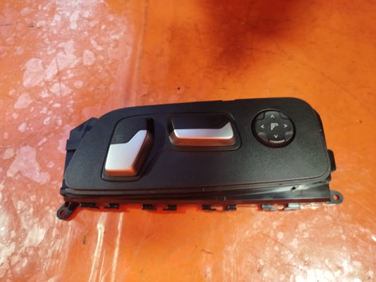✅2024 SKODA KAMIQ SE FRONT RIGHT SEAT CONTROL SWITCH 9390107 + WARRANTY A319 - Image 2