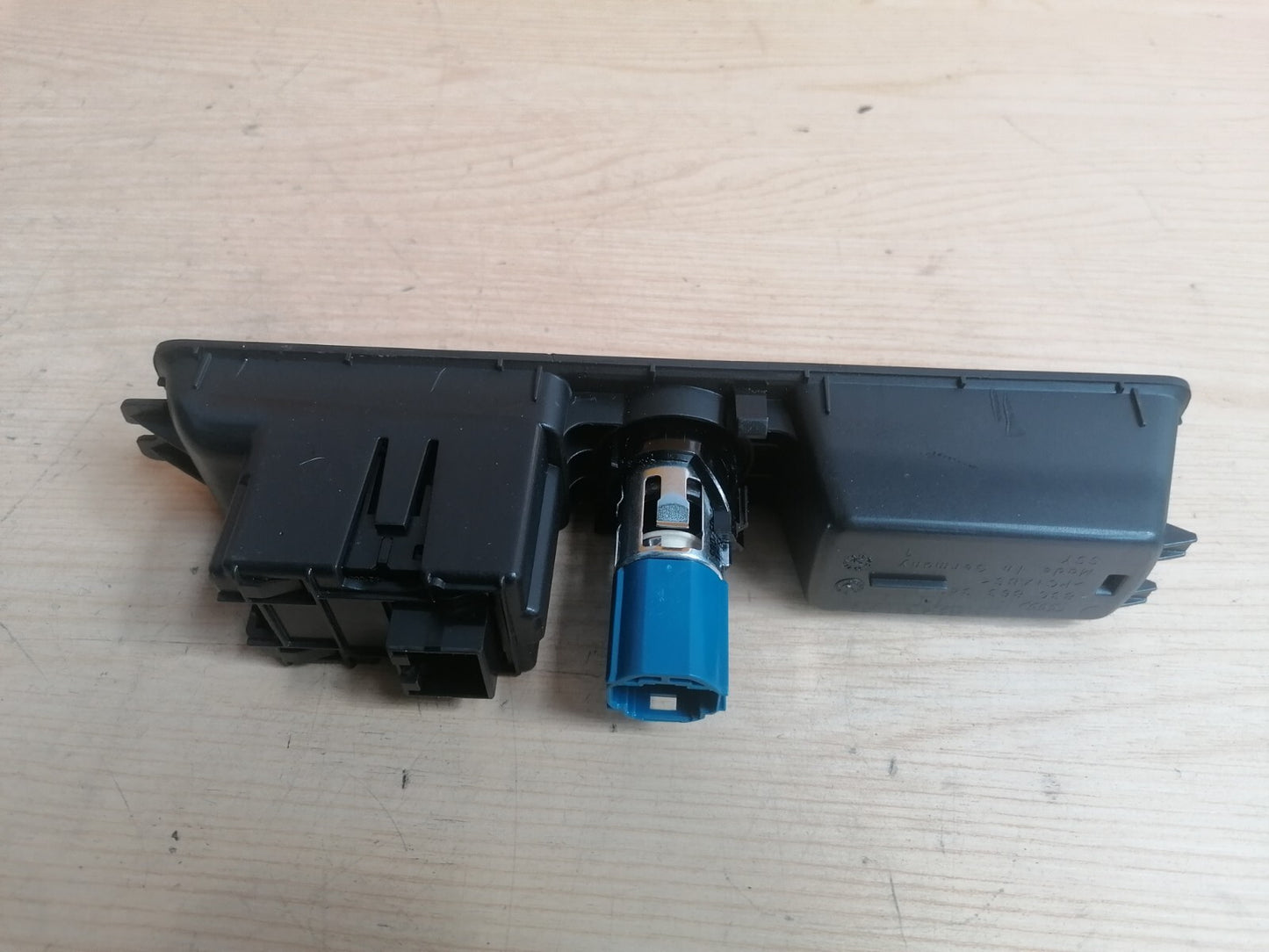 ✅2021 AUDI Q3 F3 1.5TFSI ELECTRIC HANDBRAKE RELEASE SWITCH 83C863349 + WARRANTY - Image 4