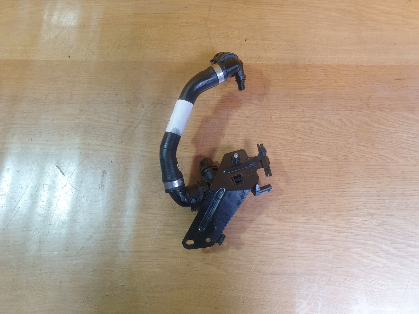 ebay-src:https://i.ebayimg.com/00/s/mtiwmfgxnjaw/z/oeaaaoswft5ma-wr/$_57.jpg